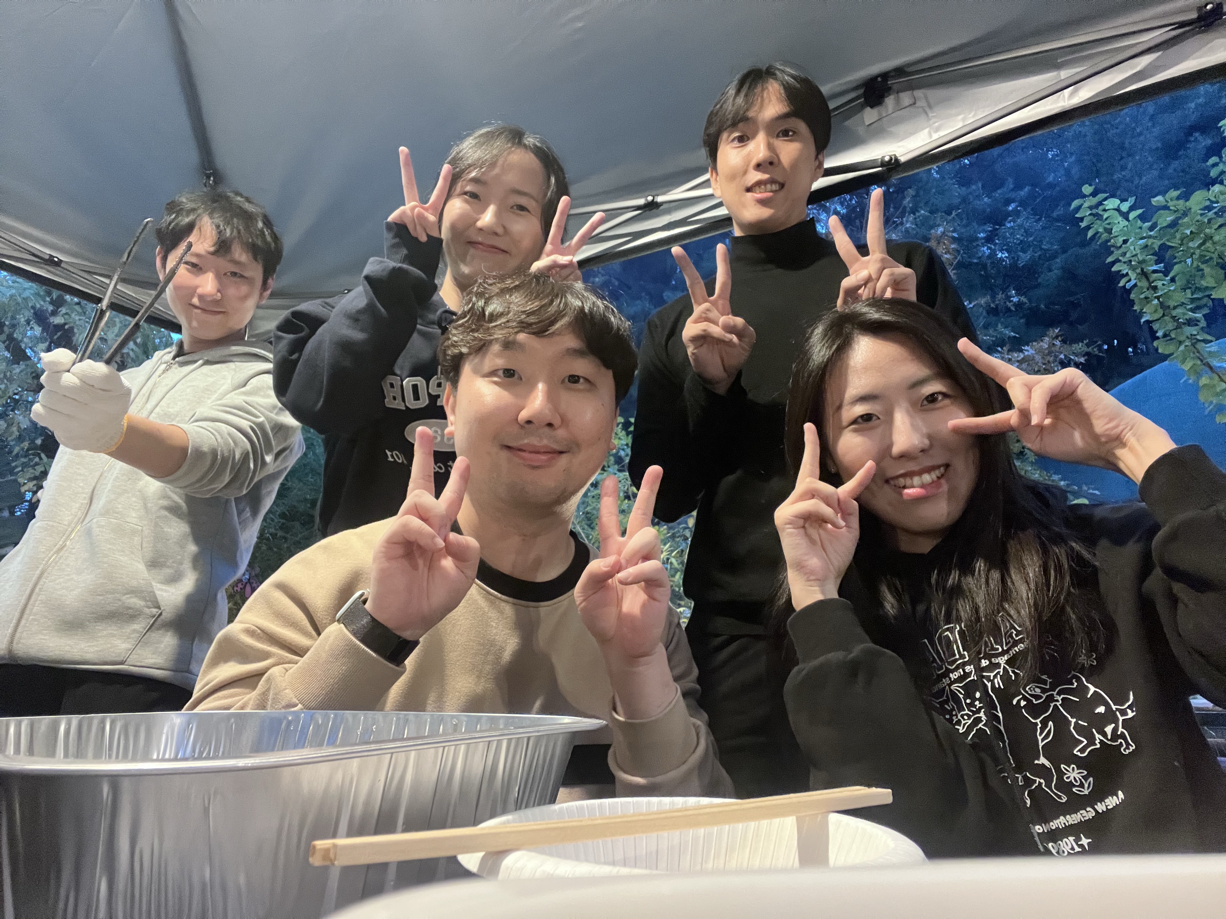 바베큐 파티 단체사진 일곱 번째